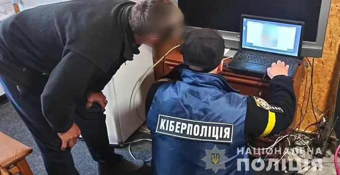 На Волині викрили кіберзлочинця, який «зливав» паспортні дані шахраям (фото, відео)