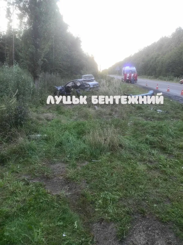Під Луцьком – страшна аварія: «беха» влетіла в «шкоду» (фото)