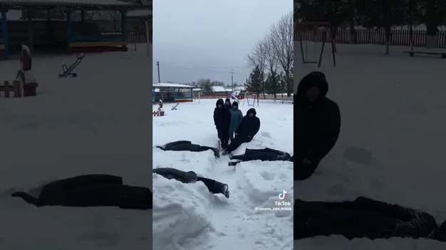 Виховательки з Волині падали в сніг та стали зірками тіктока (відео)