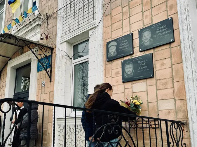У Нововолинську відкрили меморіальні дошки на честь полеглих Героїв (фото)