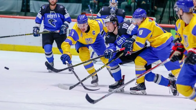 Через спалах COVID-19 у хокеїстів зупинили Чемпіонат України