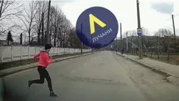 У Луцьку жінка кинулася під колеса авто (відео)