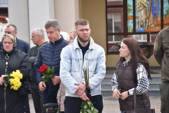 Навіки додому: Луцьк попрощався з двома мужніми воїнами – Анатолієм Андрусиком та Богданом Новосадом