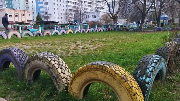 У Луцьку з дворів прибирають автомобільні шини (фото, відео)