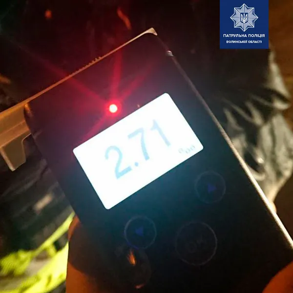 Нічне водіння: у Луцьку п'яний інструктор вчив кермувати автомобілем (фото)