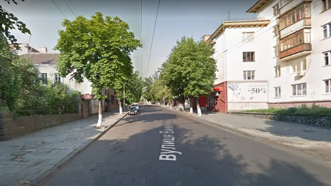 У Луцьку демонтують низку білбордів, бо ті висять без дозволів