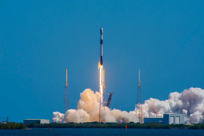 SpaceX запустила на орбіту 56 супутників (фото)