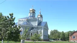 «Прапор повісили – ну це вобщє»: у Рожищі між вірянами – «битва» за храм (відео)