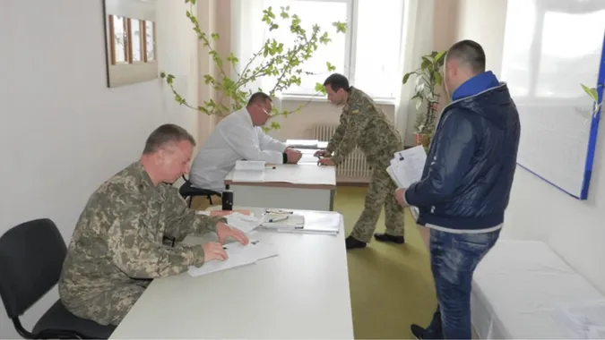 Лучанам розповіли, чи платитимуть вони штраф, якщо вчасно не пройдуть ВЛК (відео)
