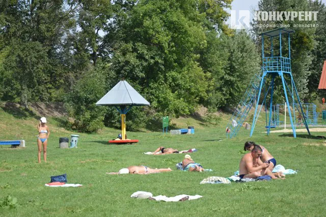 Що коїться на центральному пляжі Луцька в останній день літа (фото)