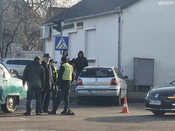 У Луцьку в аварію потрапила раритетна «волга» (фото)