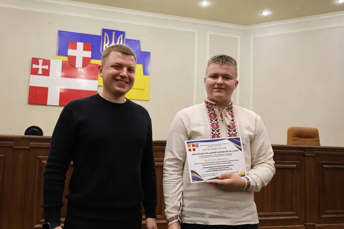 Гордість Волині: у Луцьку відзначили юних інтелектуалів та їхніх наставників (фото)
