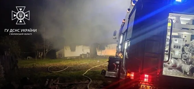 На Волині горіли комбайн і легковик, житлові й господарські будівлі (фото, відео)