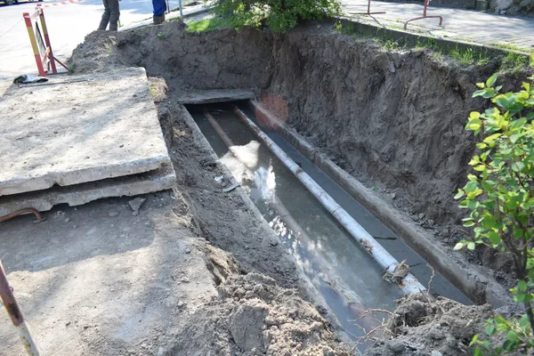 Ремонтують чотири ділянки тепломереж: у Луцьку готуються до опалювального сезону (фото)