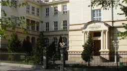 Сексизм, жарти та насмішки: у Львівському медуніверситеті виник скандал навколо розподілу випускників (відео)