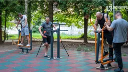 У шпиталях Луцька встановили вуличні тренажери для реабілітації військових (відео)