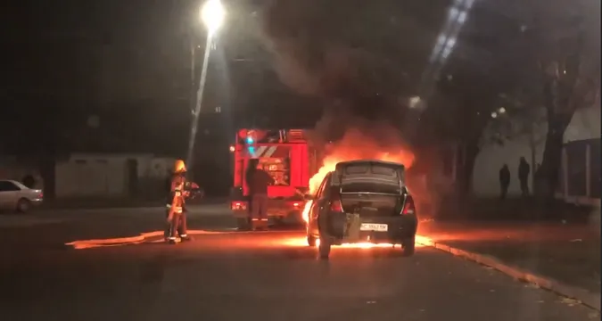 Уночі зайнялося авто у Луцьку через розгерметизацію паливної системи