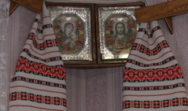Вишиті рушники у хаті волинян Анастасії і Дмитра Матюків.