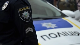 У Ковелі чоловік кидався на патрульних із сокирою та лопатою (відео)