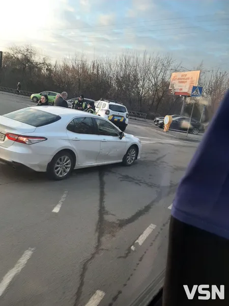 У Луцьку доньці голови Підгайцівської громади пошкодили авто (фото)