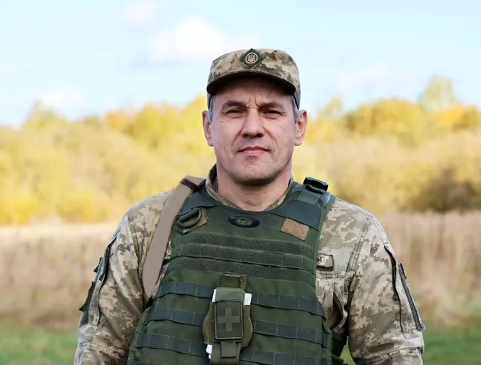 «Розколовся навпіл, але зупинив осколок»: історія прикордонника з Волині, якого врятував смартфон (фото)