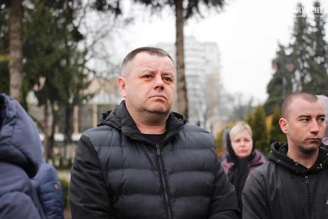 У Луцьку на колінах попрощалися зі ще одним загиблим Героєм (фото)