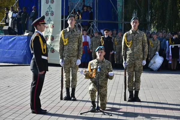 Учні військового ліцею в Луцьку склали присягу (фото)