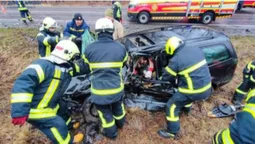 У Луцькому районі – ДТП: водія затиснуло всередині авто (фото)