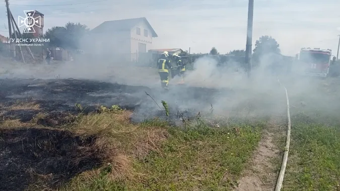 На Волині рятувальники загасили 5 пожеж: що горіло (фото)