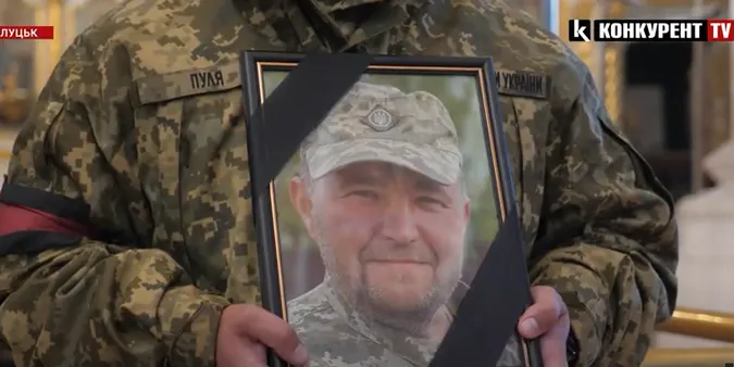 Боронив Україну до останнього подиху: Луцьк попрощався із 48-річним Героєм (відео)