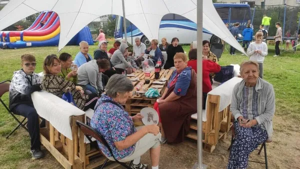 До Луцька приїхали піца-мобілі: смакотою пригощали переселенців (фото, відео)