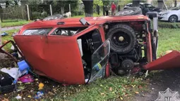 Біля Луцька вантажівка «влетіла» у ВАЗ (фото, відео)