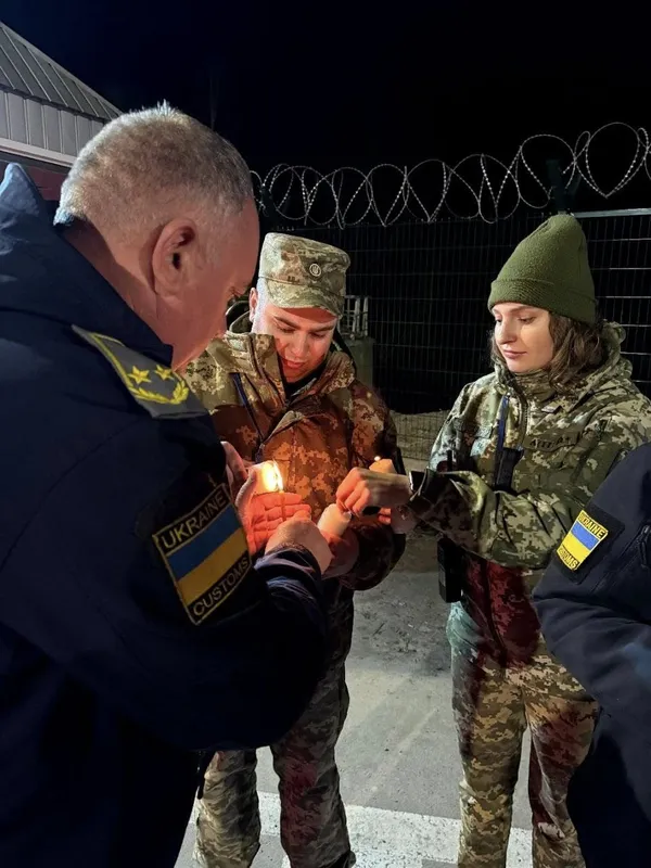 На Волині зустріли Благодатний вогонь з Єрусалима (фото)