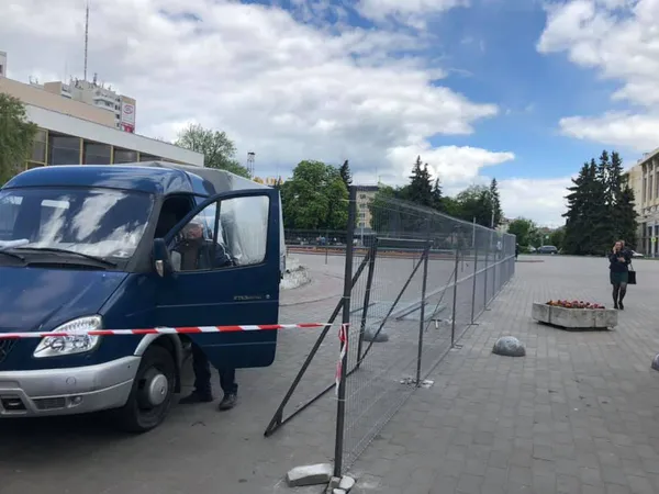 «Бетонне корито»  в центрі Луцька почали перетворювати на фонтан (фото, відео)