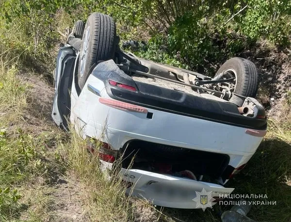 Машина злетіла в кювет, мотоцикліст впав на дорогу: на Волині за добу сталися дві ДТП із п'ятьма потерпілими (фото)