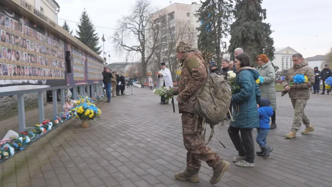 У Луцьку вшанували пам'ять воїнів, загиблих на російсько-українській війні (відео)