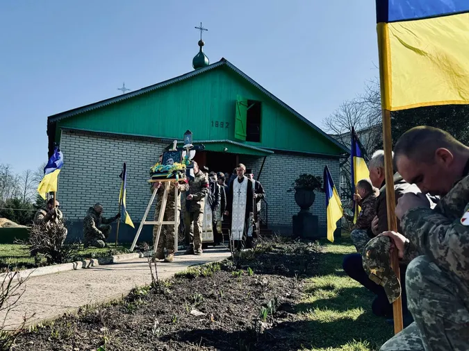 Так і не настала 44 весна: на Волині провели в останню дорогу Героя Олександра Степюка (фото)