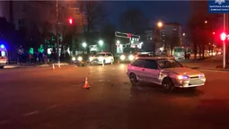 У Луцьку – аварія за участю мотоцикла: водія шпиталізували (фото)