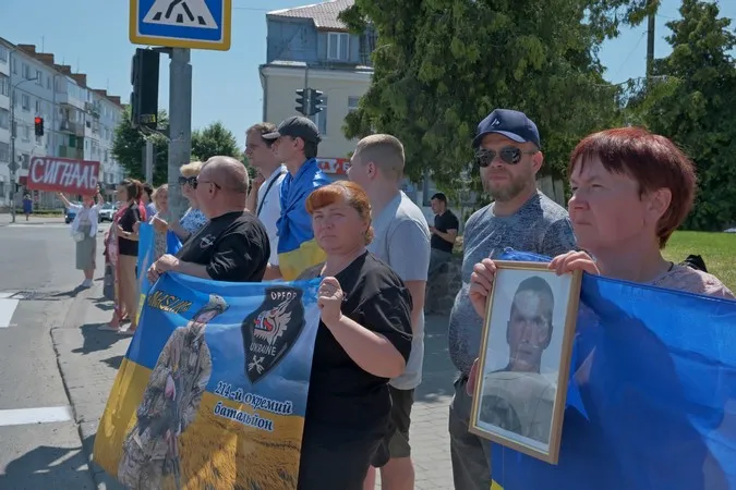 «Полон вбиває»: у Володимирі провели акцію  на підтримку військовополонених (фото)