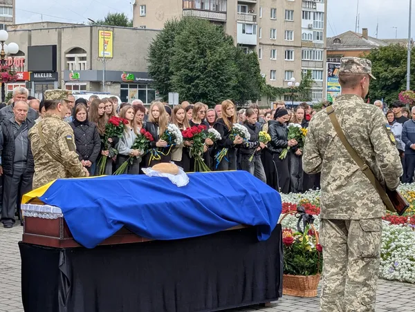 Батько чотирьох доньок: у Ковелі попрощалися із офіцером Олександром Дригулею (фото)