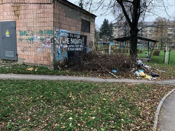 Луцьких комунальників змусили прибрати за собою (фото)