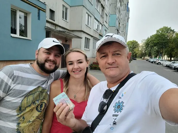 💅🏻У Луцьку дівчата на відкритті студії краси зібрали майже 20 тисяч на дрони для ЗСУ