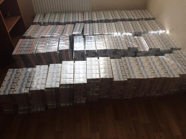На гумовому човні через Західний Буг намагалися перевезти 24 ящиків курива (фото)