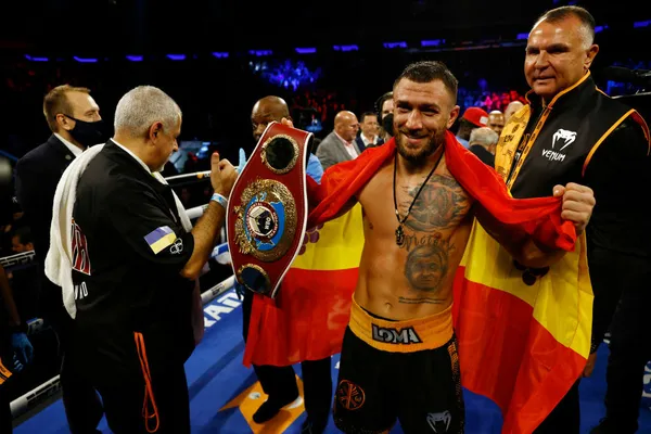 Український боксер Ломаченко переміг Коммі та завоював пояс WBO (фото)