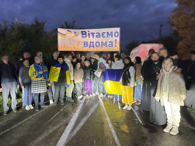 Воїн не стримував сліз: у Луцький район з полону повернувся Олексій Філімонов (фото)