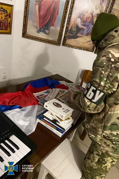 СБУ знайшла у єпархіях УПЦ «МП» російські триколори та колишні склади окупантів (фото, відео)