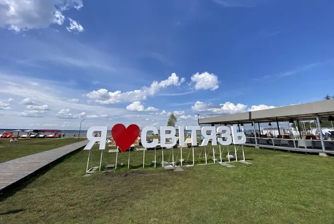 Чому на Світязі не ставлять урни вздовж пляжу: несподівана причина
