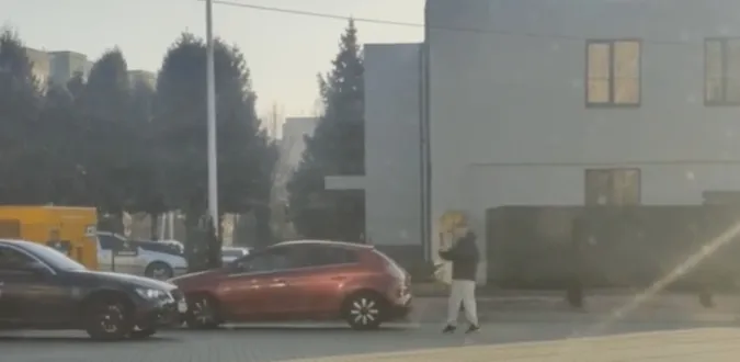 У Луцьку дві автівки дрифтували на заправці (відео)