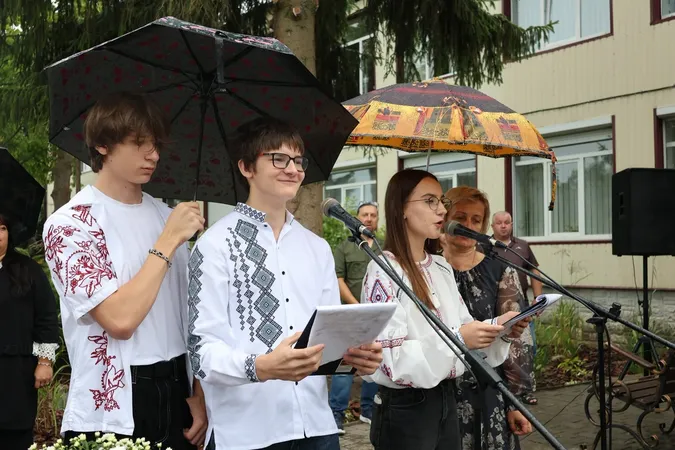 Як у Волинському науковому ліцеї зустріли свято першого дзвоника (фото)