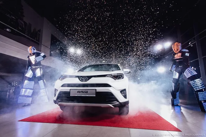Луцький автосалон провів помпезну презентацію кросовера Toyota RAV4